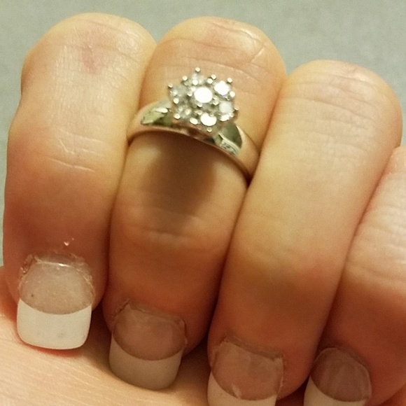 Ring - Picture 3 of 4